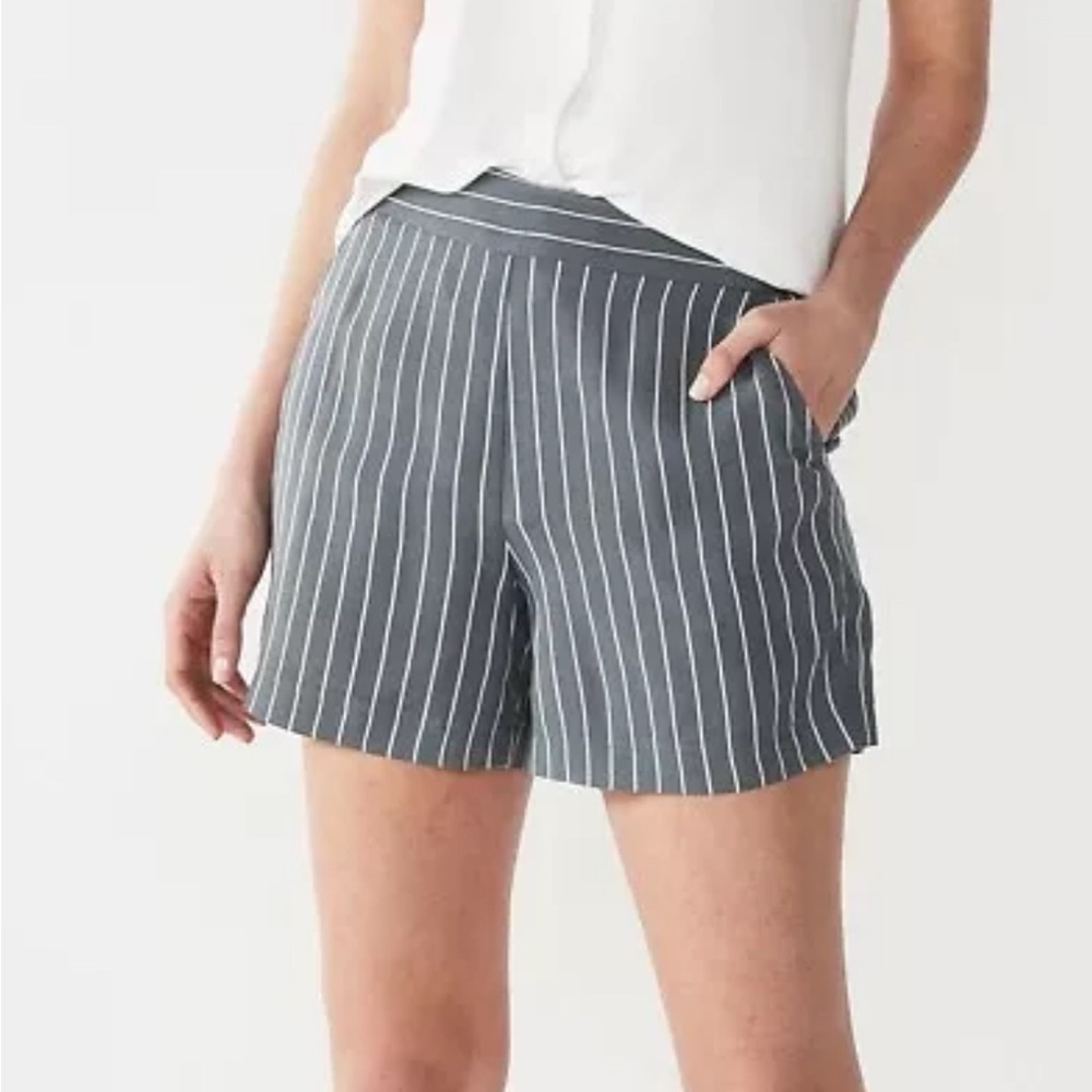 Nine West Women's M Medium Soft Pull on Shorts Striped Rayon NWT Pockets
